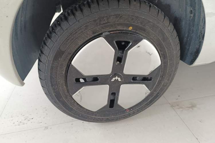 Used Wuling Hongguang MINIEV 2024 3rd Generation 215km Youth Edition Right Rear Wheel Hub