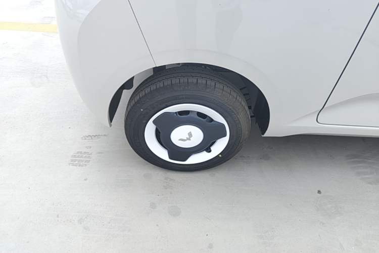 Used Wuling Hongguang MINIEV 2024 3rd Generation 215km Youth Edition Right Rear Wheel Hub