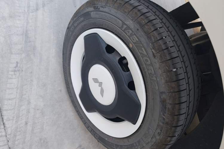 Used Wuling Hongguang MINIEV 2024 3rd Generation 215km Youth Edition Right Rear Wheel Hub