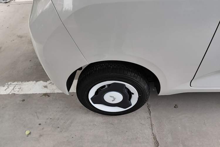 Used Wuling Hongguang MINIEV 2024 3rd Generation 215km Youth Edition Right Rear Wheel Hub