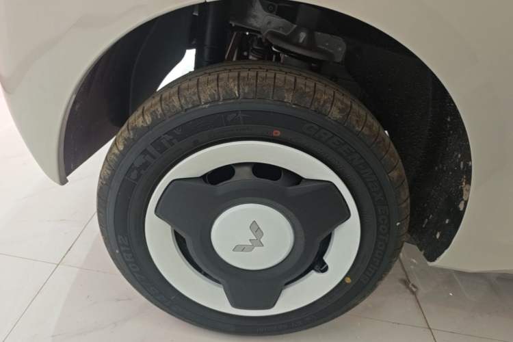 Used Wuling Hongguang MINIEV 2024 3rd Generation 215km Youth Edition Right Rear Wheel Hub