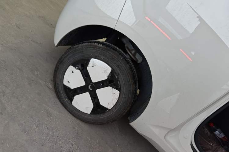 Used Wuling Hongguang MINIEV 2024 3rd Generation 215km Advanced Version Right Rear Wheel Hub