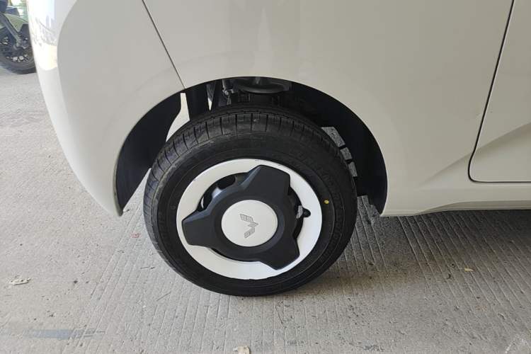 Used Wuling Hongguang MINIEV 2024 3rd Generation 215km Youth Edition Right Rear Wheel Hub
