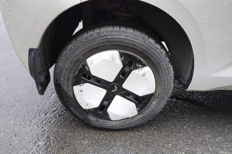 Used Wuling Hongguang MINIEV 2024 3rd Generation 215km Advanced Version Right Rear Wheel Hub