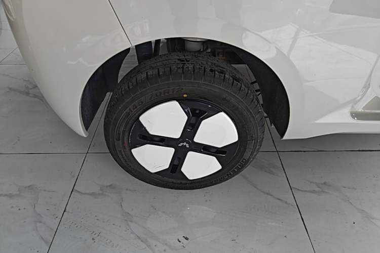 Used Wuling Hongguang MINIEV 2024 3rd Generation 215km Advanced Version Right Rear Wheel Hub