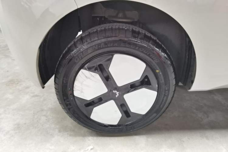 Used Wuling Hongguang MINIEV 2024 3rd Generation 215km Advanced Version Right Rear Wheel Hub