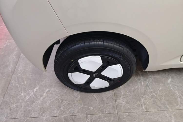 Used Wuling Hongguang MINIEV 2024 3rd Generation 215km Advanced Version Right Rear Wheel Hub