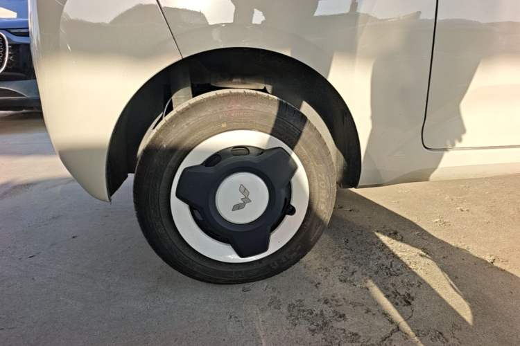 Used Wuling Hongguang MINIEV 2024 3rd Generation 215km Youth Edition Right Rear Wheel Hub