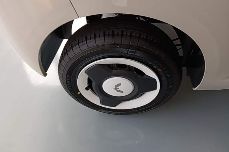 Used Wuling Hongguang MINIEV 2024 3rd Generation 215km Youth Edition Right Rear Wheel Hub