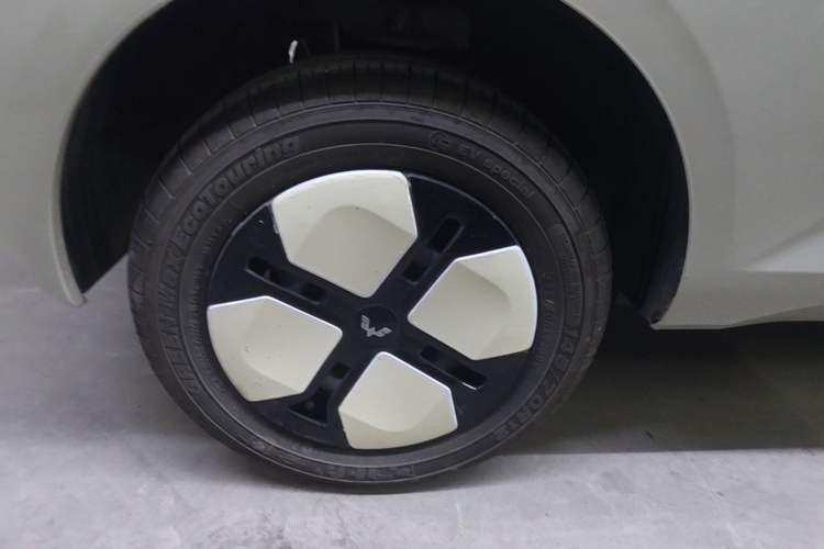 Used Wuling Hongguang MINIEV 2024 3rd Generation 215km Advanced Version Right Rear Wheel Hub