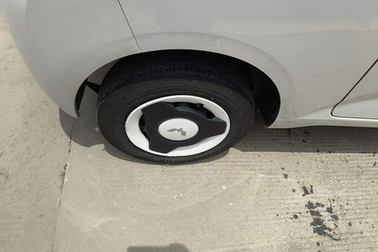 Used Wuling Hongguang MINIEV 2024 3rd Generation 215km Youth Edition Right Rear Wheel Hub