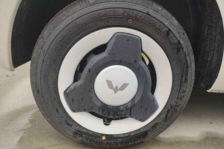 Used Wuling Hongguang MINIEV 2024 3rd Generation 215km Youth Edition Right Rear Wheel Hub