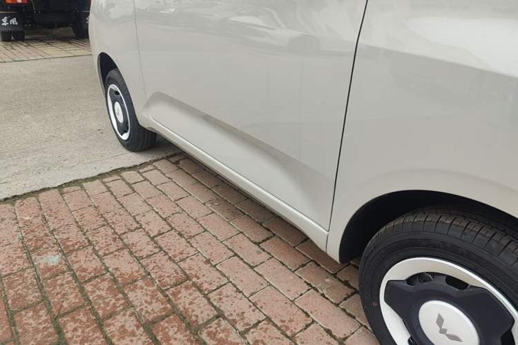Used Wuling Hongguang MINIEV 2024 3rd Generation 215km Youth Edition Right Side Sill