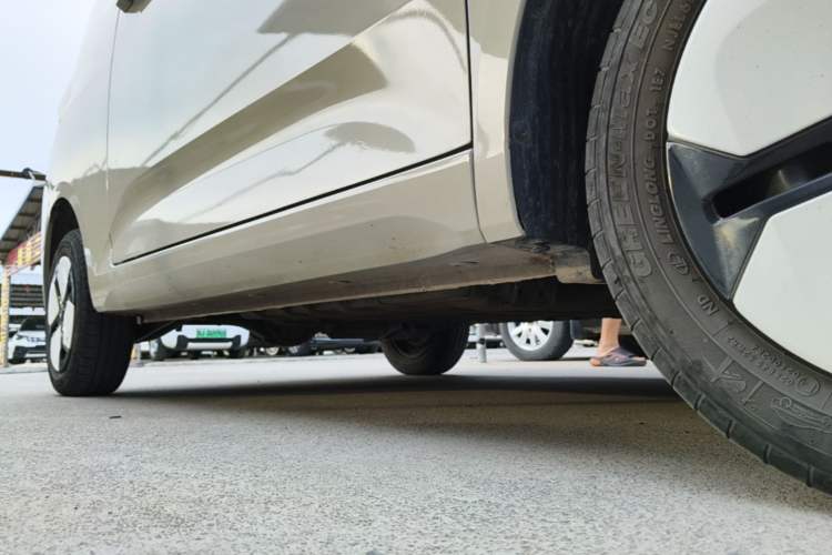 Used Wuling Hongguang MINIEV 2024 3rd Generation 215km Advanced Version Right Side Sill