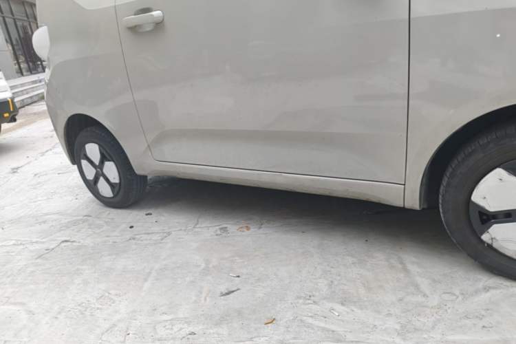 Used Wuling Hongguang MINIEV 2024 3rd Generation 215km Advanced Version Right Side Sill