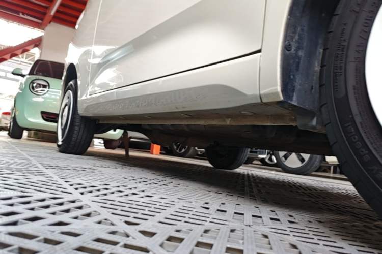 Used Wuling Hongguang MINIEV 2024 3rd Generation 215km Advanced Version Right Side Sill
