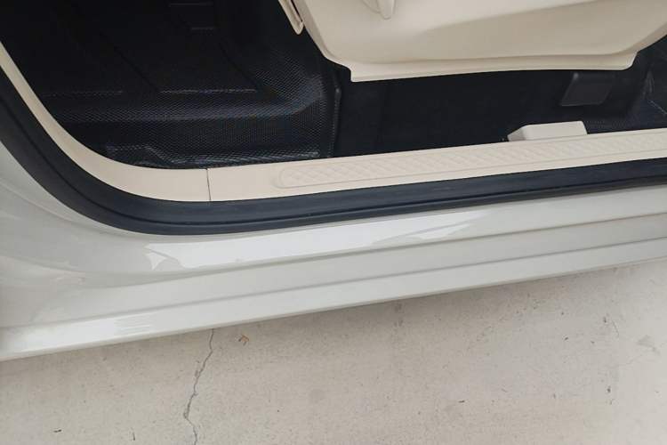 Used Wuling Hongguang MINIEV 2024 3rd Generation 215km Youth Edition Right Side Sill