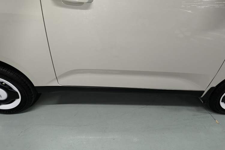 Used Wuling Hongguang MINIEV 2024 3rd Generation 215km Youth Edition Right Side Sill