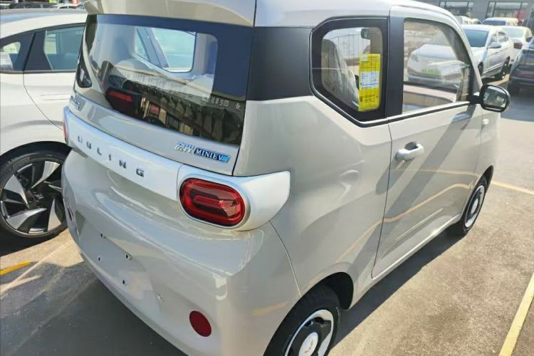 Used Wuling Hongguang MINIEV 2024 3rd Generation 215km Youth Edition Right Side Sill