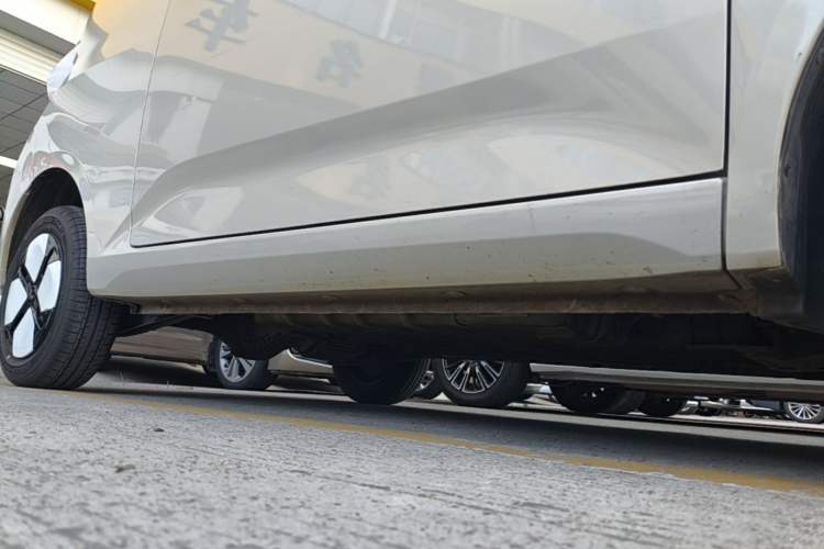 Used Wuling Hongguang MINIEV 2024 3rd Generation 215km Advanced Version Right Side Sill