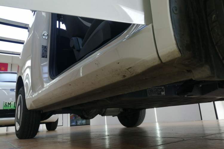 Used Wuling Hongguang MINIEV 2024 3rd Generation 215km Youth Edition Right Side Sill