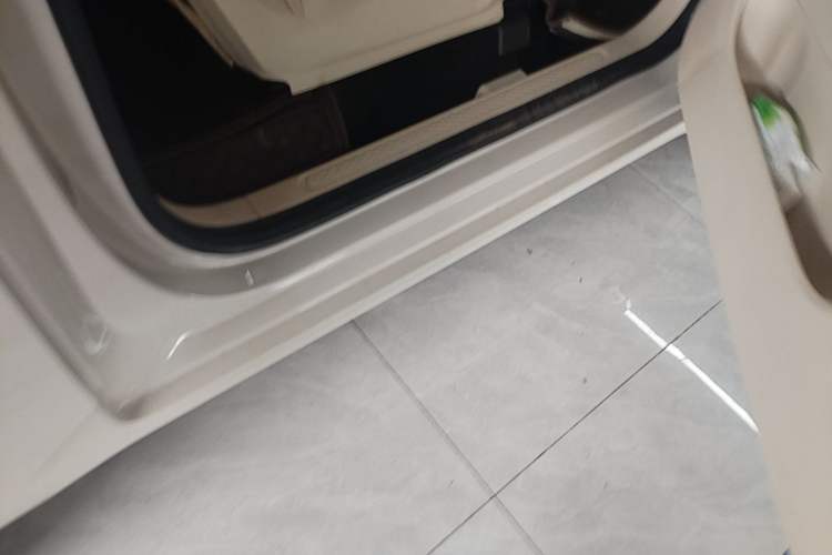 Used Wuling Hongguang MINIEV 2024 3rd Generation 215km Advanced Version Right Side Sill