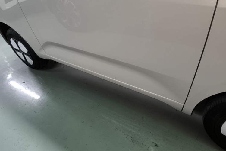 Used Wuling Hongguang MINIEV 2024 3rd Generation 215km Advanced Version Right Side Sill