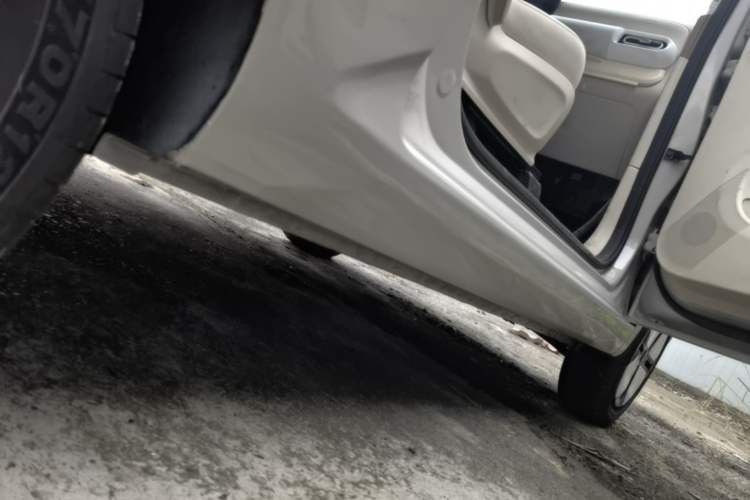 Used Wuling Hongguang MINIEV 2024 3rd Generation 215km Advanced Version Right Side Sill