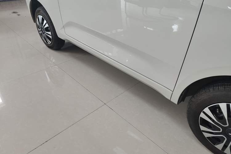 Used Wuling Hongguang MINIEV 2024 3rd Generation 215km Youth Edition Right Side Sill