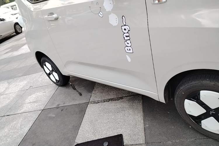 Used Wuling Hongguang MINIEV 2024 3rd Generation 215km Advanced Version Right Side Sill