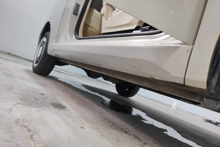 Used Wuling Hongguang MINIEV 2024 3rd Generation 215km Youth Edition Right Side Sill