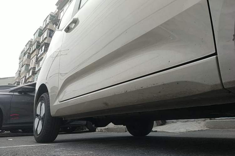 Used Wuling Hongguang MINIEV 2024 3rd Generation 215km Advanced Version Right Side Sill