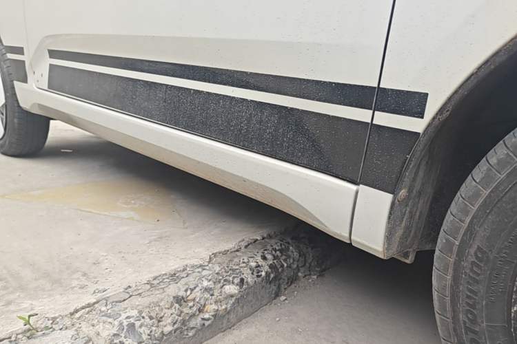 Used Wuling Hongguang MINIEV 2024 3rd Generation 215km Advanced Version Right Side Sill