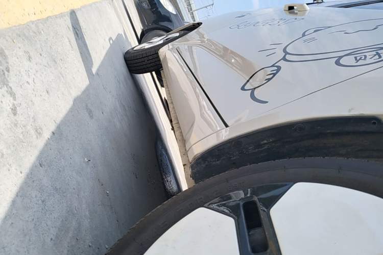 Used Wuling Hongguang MINIEV 2024 3rd Generation 215km Advanced Version Right Side Sill
