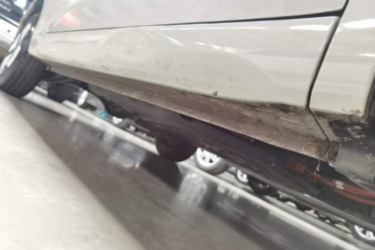 Used Wuling Hongguang MINIEV 2024 3rd Generation 215km Advanced Version Right Side Sill