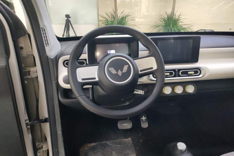 Used Wuling Hongguang MINIEV 2024 3rd Generation 170 km Steering Wheel