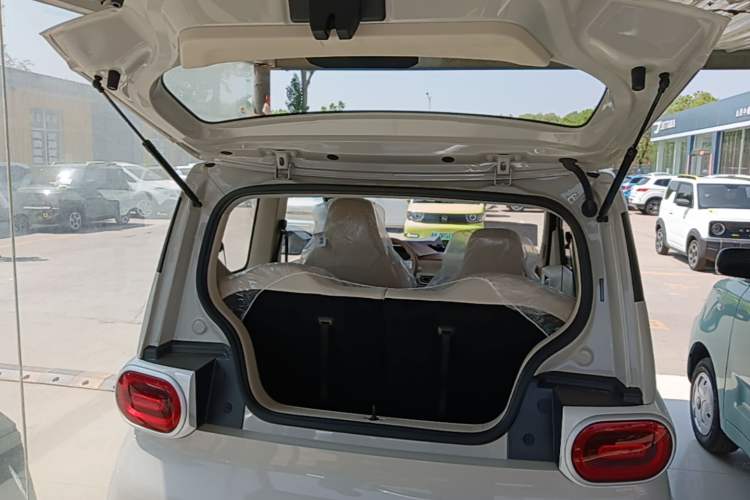 Used Wuling Hongguang MINIEV 2024 3rd Generation 215km Youth Edition Trunk