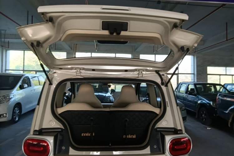 Used Wuling Hongguang MINIEV 2024 3rd Generation 215km Youth Edition Trunk