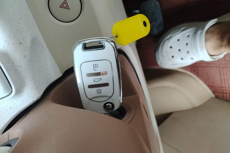 Used Wuling Hongguang MINIEV 2024 3rd Generation 215km Youth Edition Vehicle Key