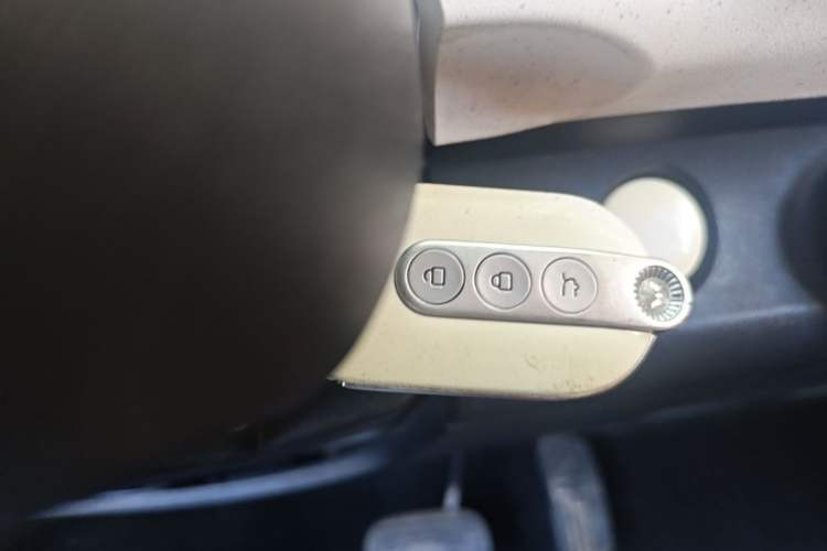 Used Wuling Hongguang MINIEV 2024 3rd Generation 215km Advanced Version Vehicle Key