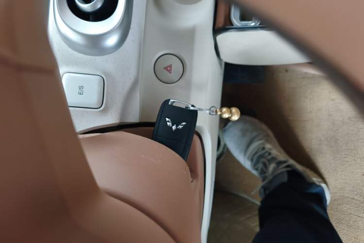 Used Wuling Hongguang MINIEV 2024 3rd Generation 215km Youth Edition Vehicle Key