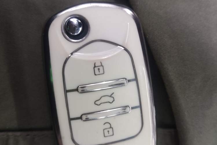 Used Wuling Hongguang MINIEV 2024 3rd Generation 215km Youth Edition Vehicle Key