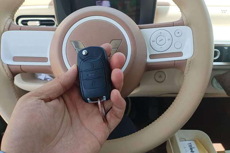 Used Wuling Hongguang MINIEV 2024 3rd Generation 215km Youth Edition Vehicle Key