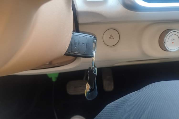 Used Wuling Hongguang MINIEV 2024 3rd Generation 215km Youth Edition Vehicle Key