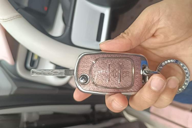 Used Wuling Hongguang MINIEV 2024 3rd Generation 215km Youth Edition Vehicle Key