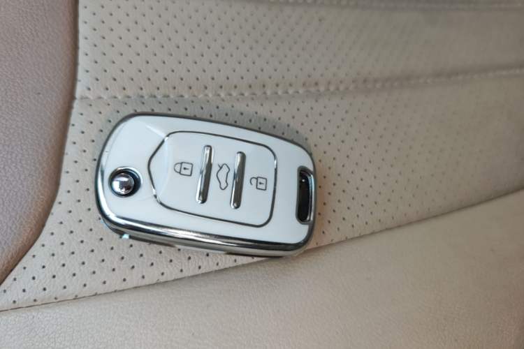 Used Wuling Hongguang MINIEV 2024 3rd Generation 215km Youth Edition Vehicle Key