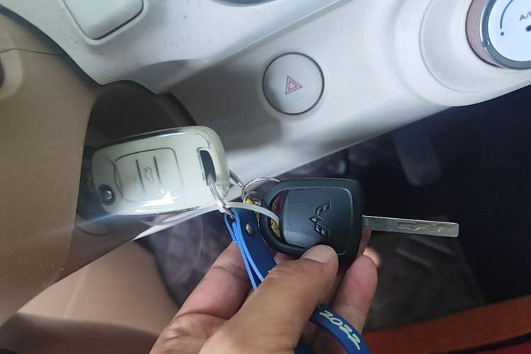 Used Wuling Hongguang MINIEV 2024 3rd Generation 215km Youth Edition Vehicle Key