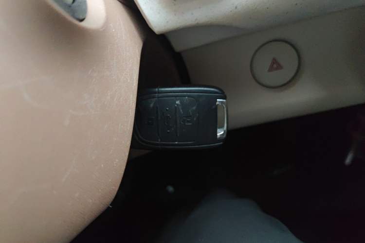 Used Wuling Hongguang MINIEV 2024 3rd Generation 215km Youth Edition Vehicle Key