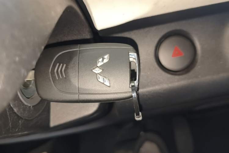 Used Wuling Hongguang MINIEV 2024 3rd Generation 215km Youth Edition Vehicle Key