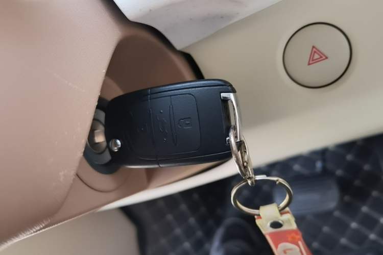 Used Wuling Hongguang MINIEV 2024 3rd Generation 215km Youth Edition Vehicle Key